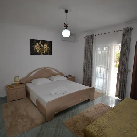 Apartament Rrodhaj *